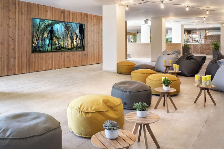 Guest Lobby