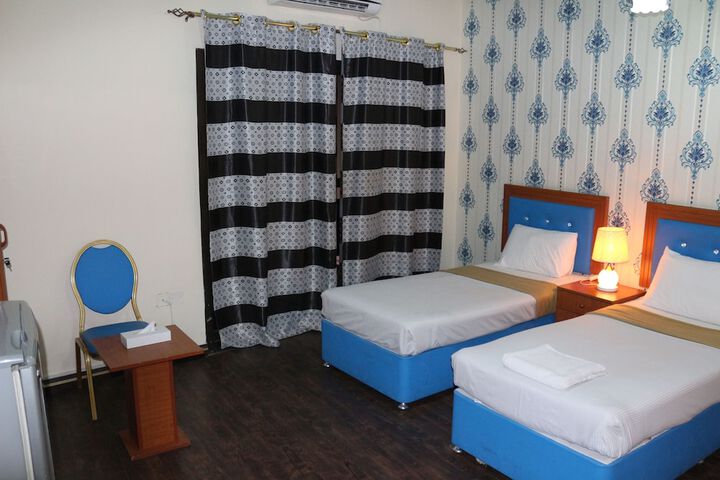 Room 5 of 16