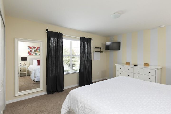 Room 13 of 22