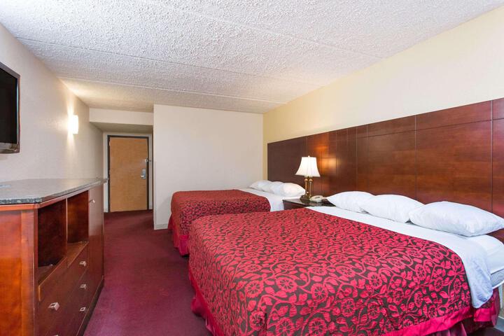 2 Double Beds (3 of 6)