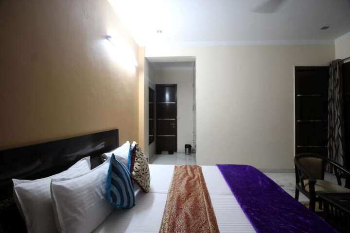 Room 8 of 14