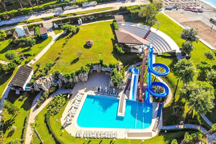 Pools & Facilities