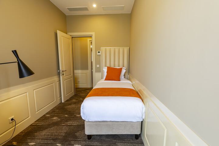 Room 10 of 73
