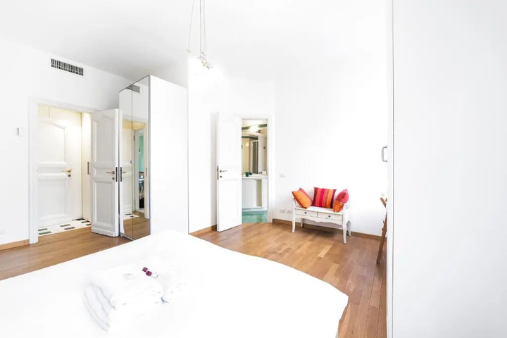 Room 4 of 15