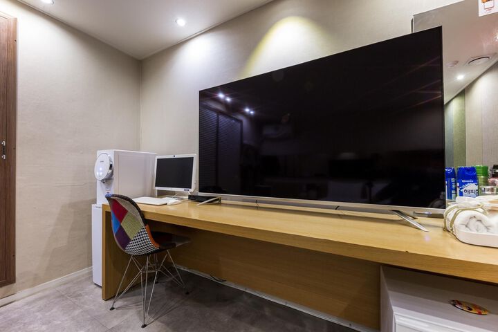 Room 100 of 120