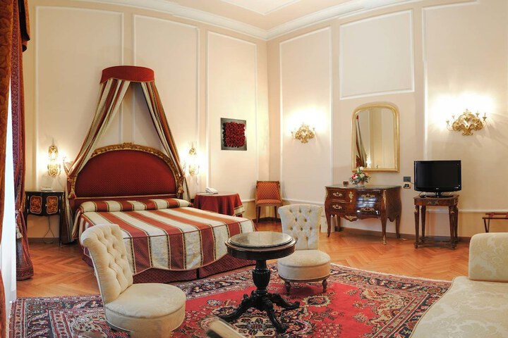 Room 7 of 70