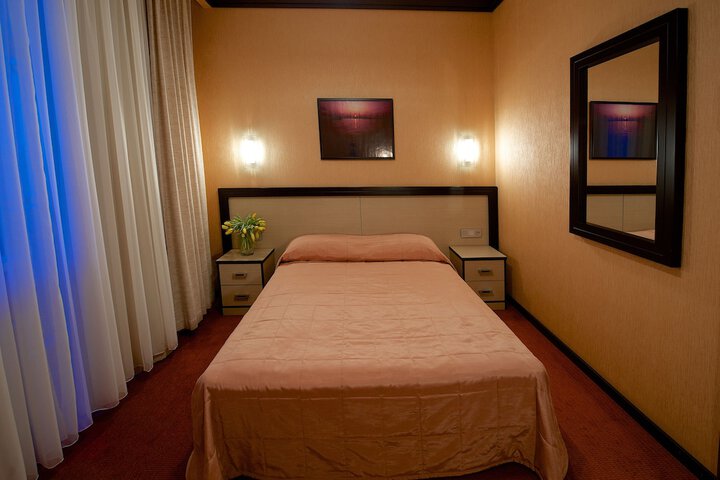 Room 10 of 99