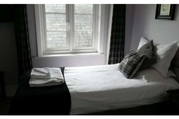 Room 10 of 29
