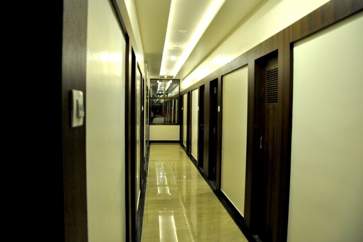Ballroom/Hall 32 of 39