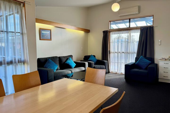 Room 6 of 42