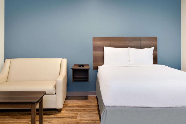 Queen Bed Accessible (7 of 14)