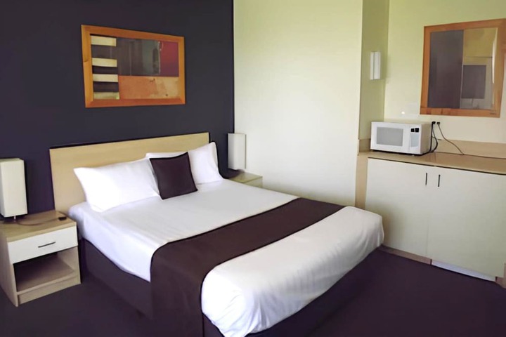 Room 10 of 30