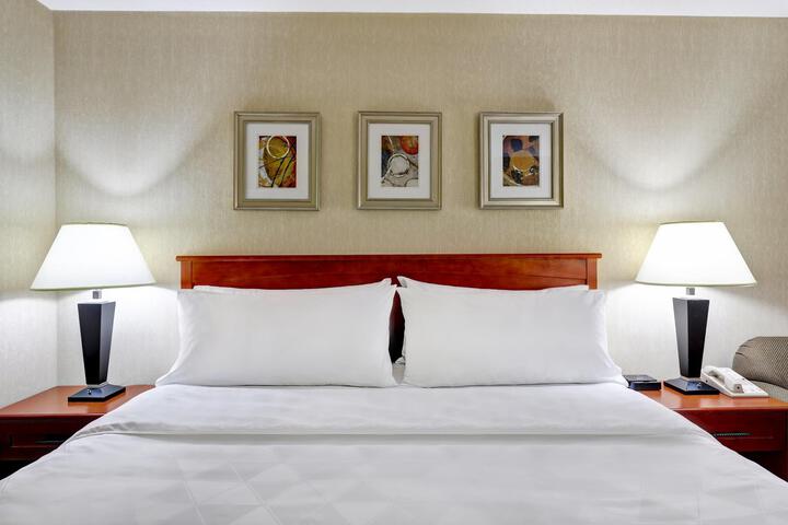 Standard Room, King or Two Doubles (7 of 7)
