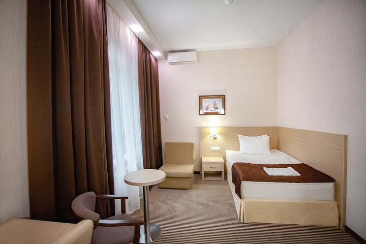 Room 5 of 49
