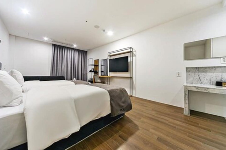 Room 14 of 78
