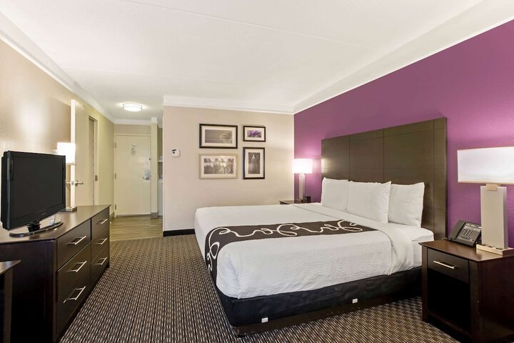 1 King Bed (13 of 15)