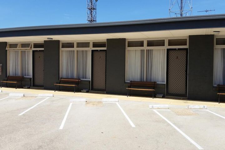 Property Grounds 34 of 38