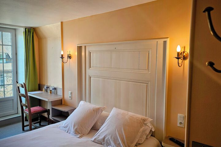 Room 4 of 89