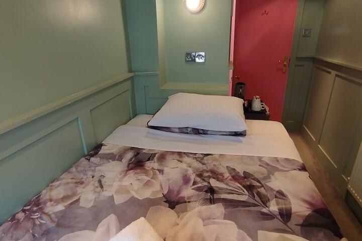 Room 11 of 52