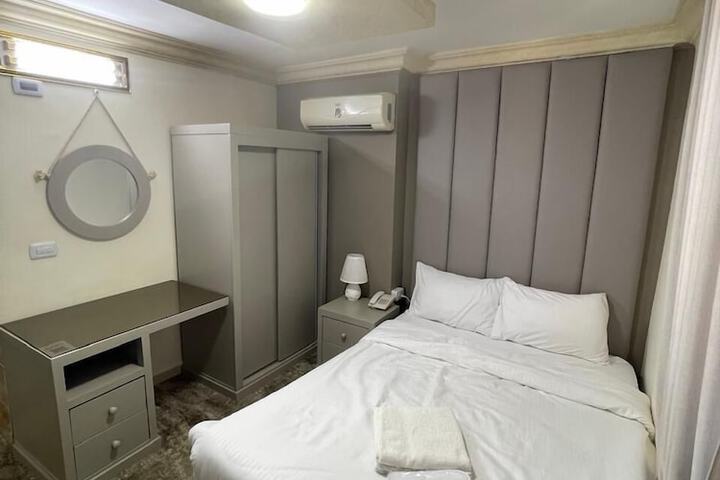 Room 32 of 48