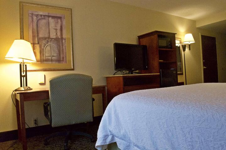 1 King Bed (10 of 13)