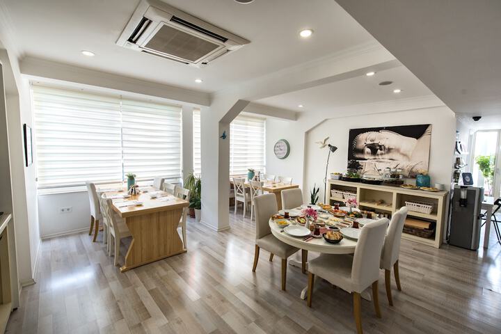 Breakfast area
