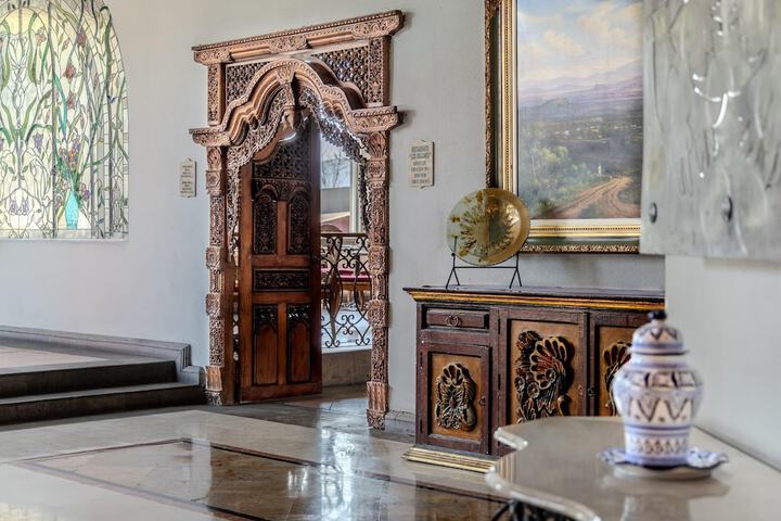 Entrance & Lobby