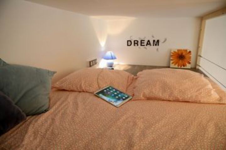 Room 9 of 18
