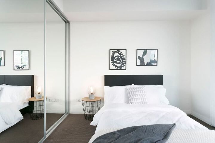 Room 6 of 25