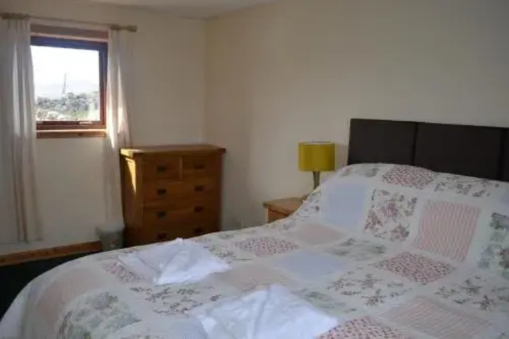 Room 4 of 13