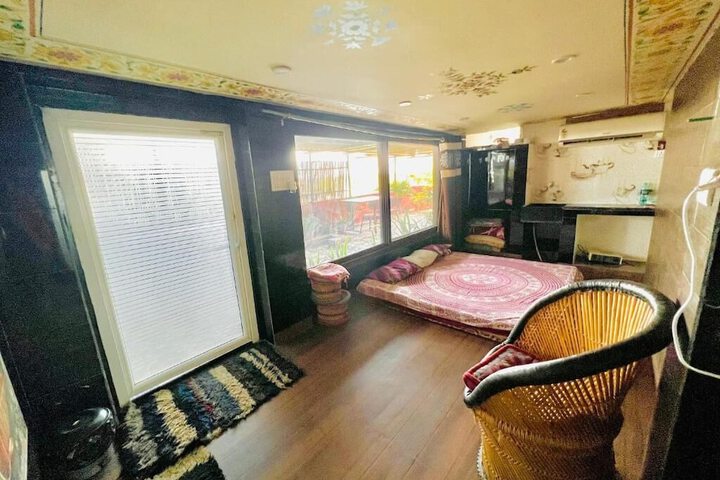Room 9 of 63