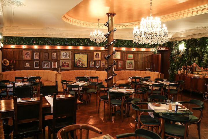 Dining 48 of 82