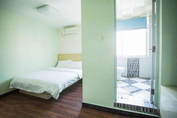 Room 2 of 2