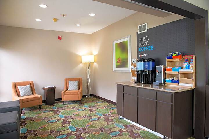Photo of Holiday Inn Express and Suites Kingwood Medical Ce