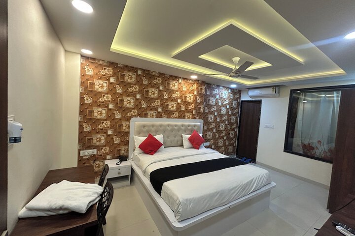 Room 5 of 6