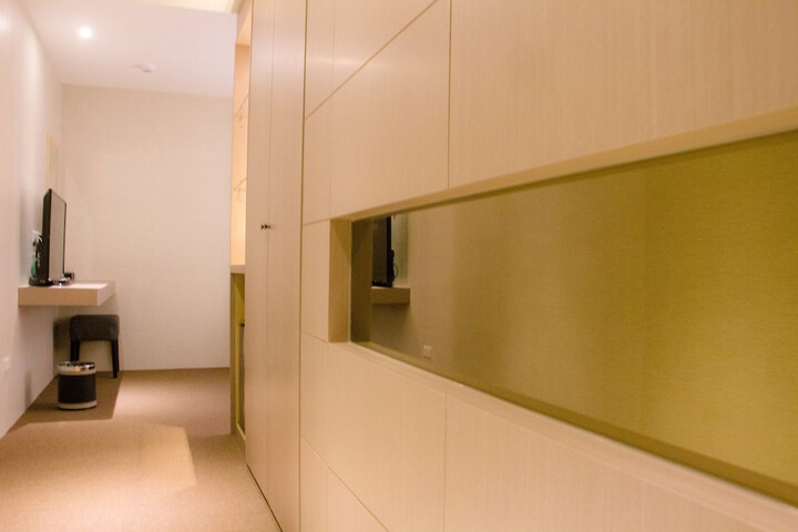 Room 10 of 42