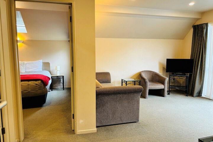 Room 6 of 45