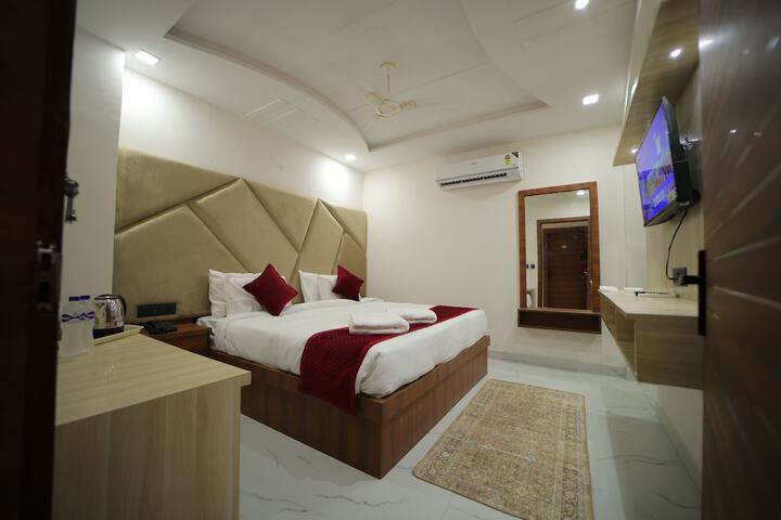 Room 16 of 36