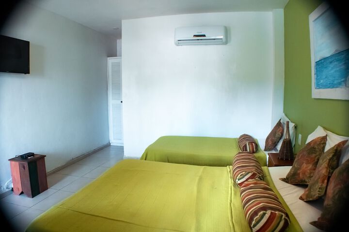 Room 9 of 32
