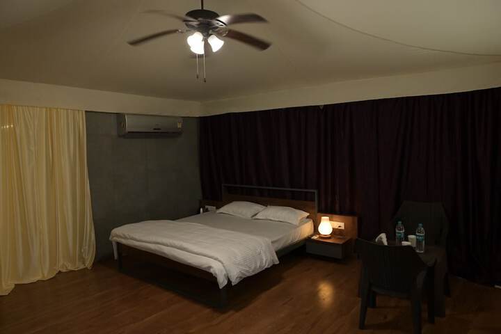 Room 5 of 33
