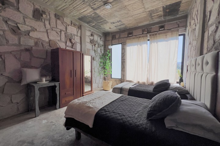 Room 34 of 69