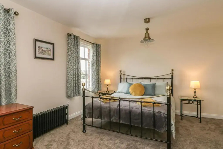 Room 2 of 11