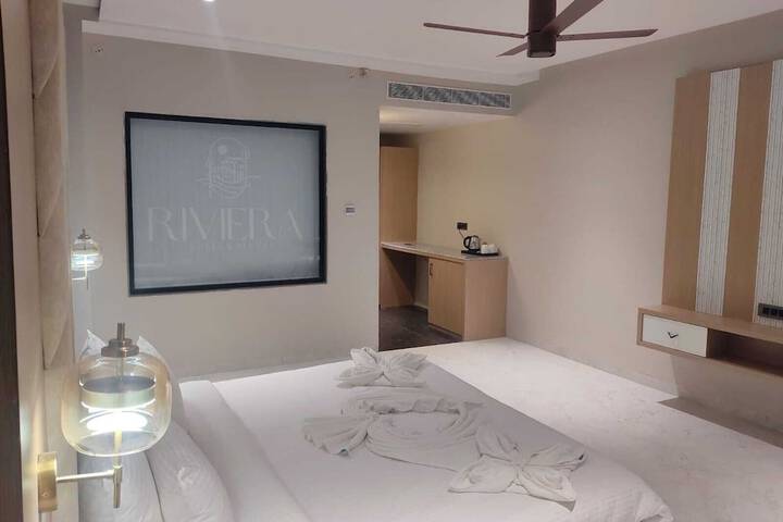 Room 2 of 103
