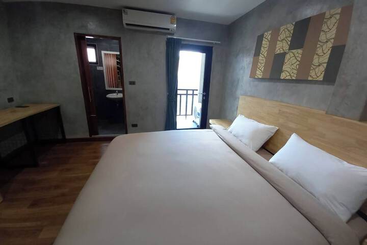 Room 9 of 24