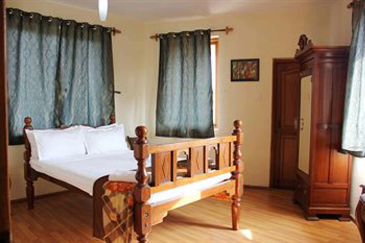 Room 3 of 8