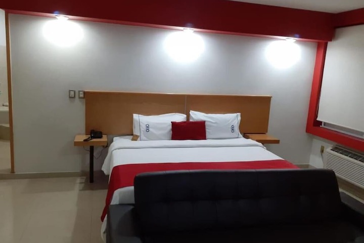 Room 12 of 39