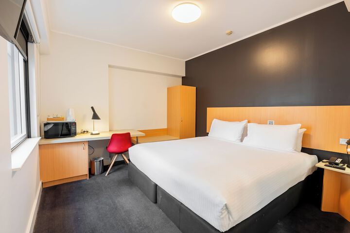 Room 9 of 48