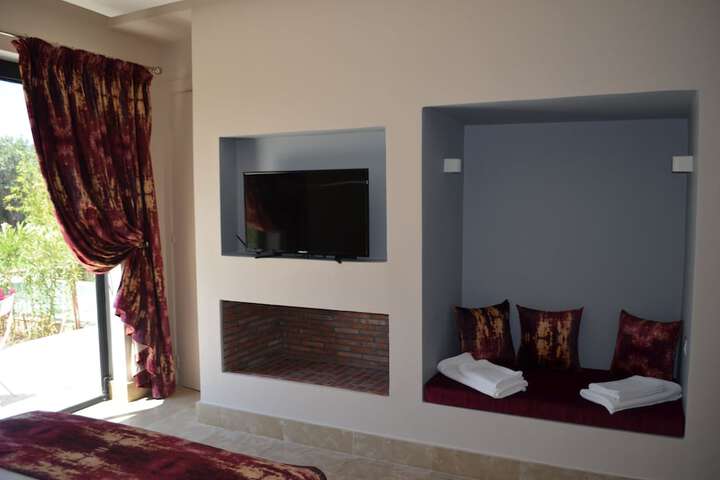 Room 7 of 37