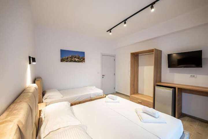Room 30 of 163