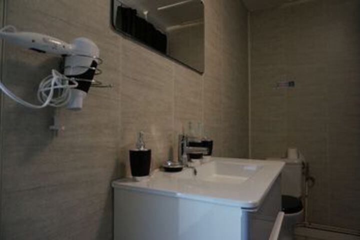 Room 6 of 49